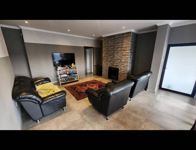 3 BEDROOM HOUSE FOR SALE IN FOUNTAINS ESTATE